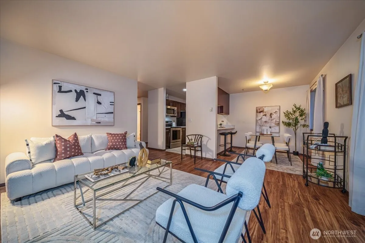 Property photo for 11532 15th Avenue Ne #401, Seattle photo 3