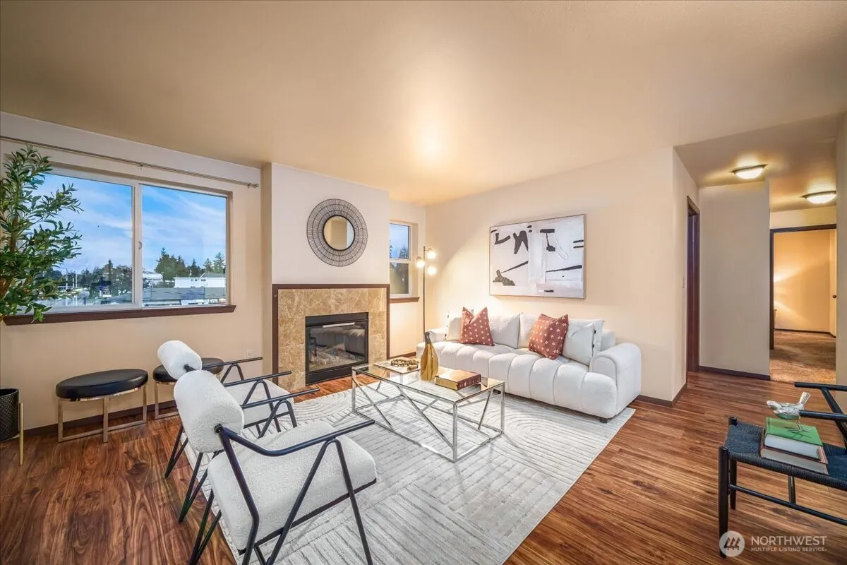 Property photo for 11532 15th Avenue Ne #401, Seattle photo 4
