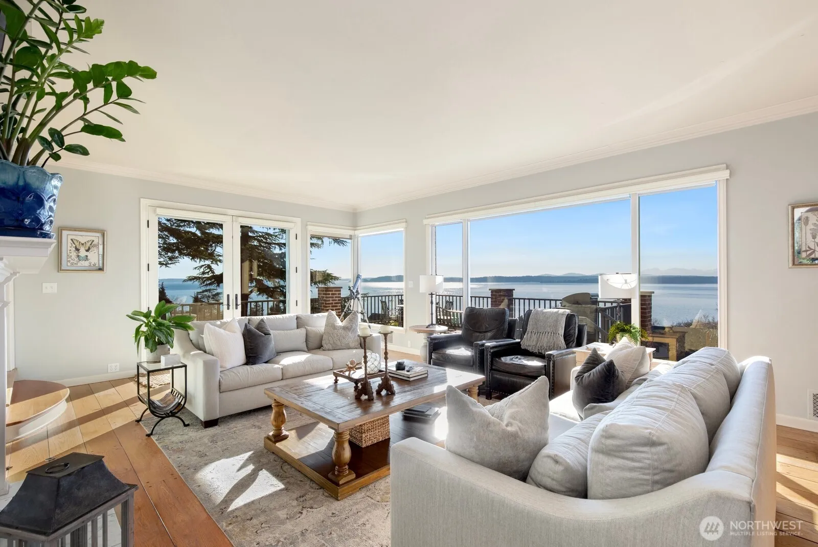 Property photo for 2803 Magnolia Boulevard W, Seattle photo 3