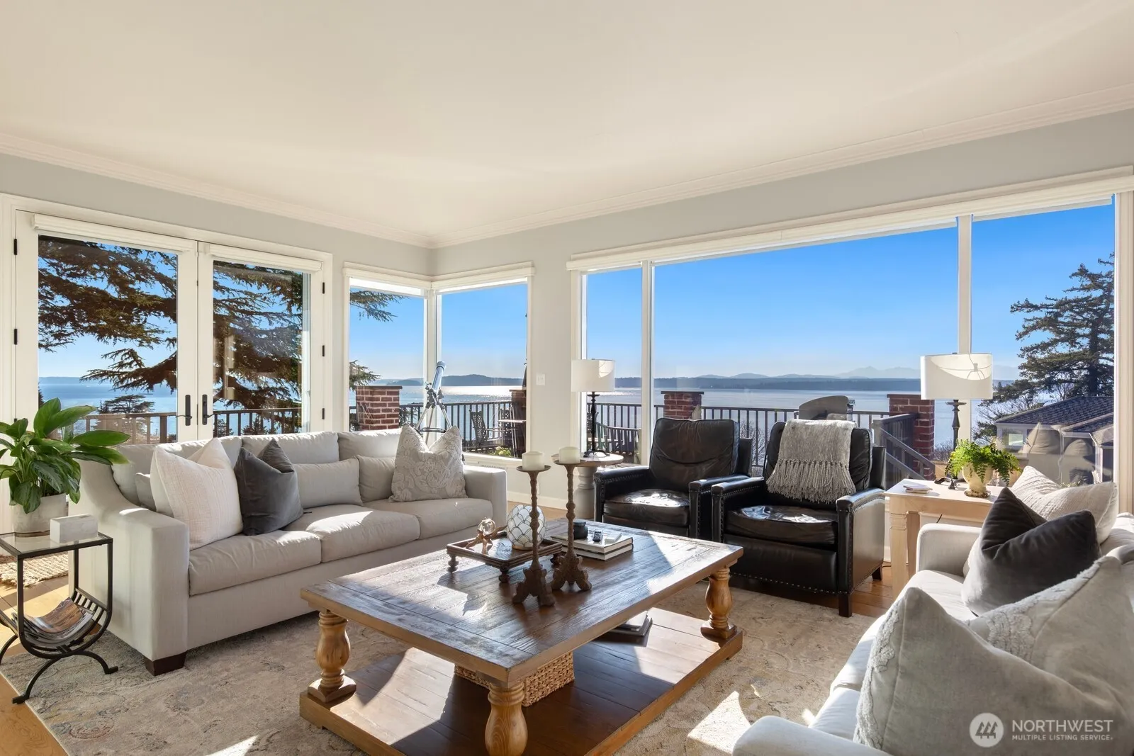 Property photo for 2803 Magnolia Boulevard W, Seattle photo 4