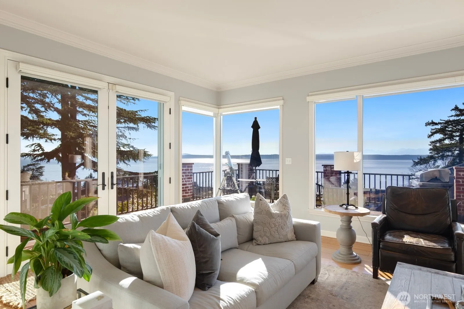 Property photo for 2803 Magnolia Boulevard W, Seattle photo 5