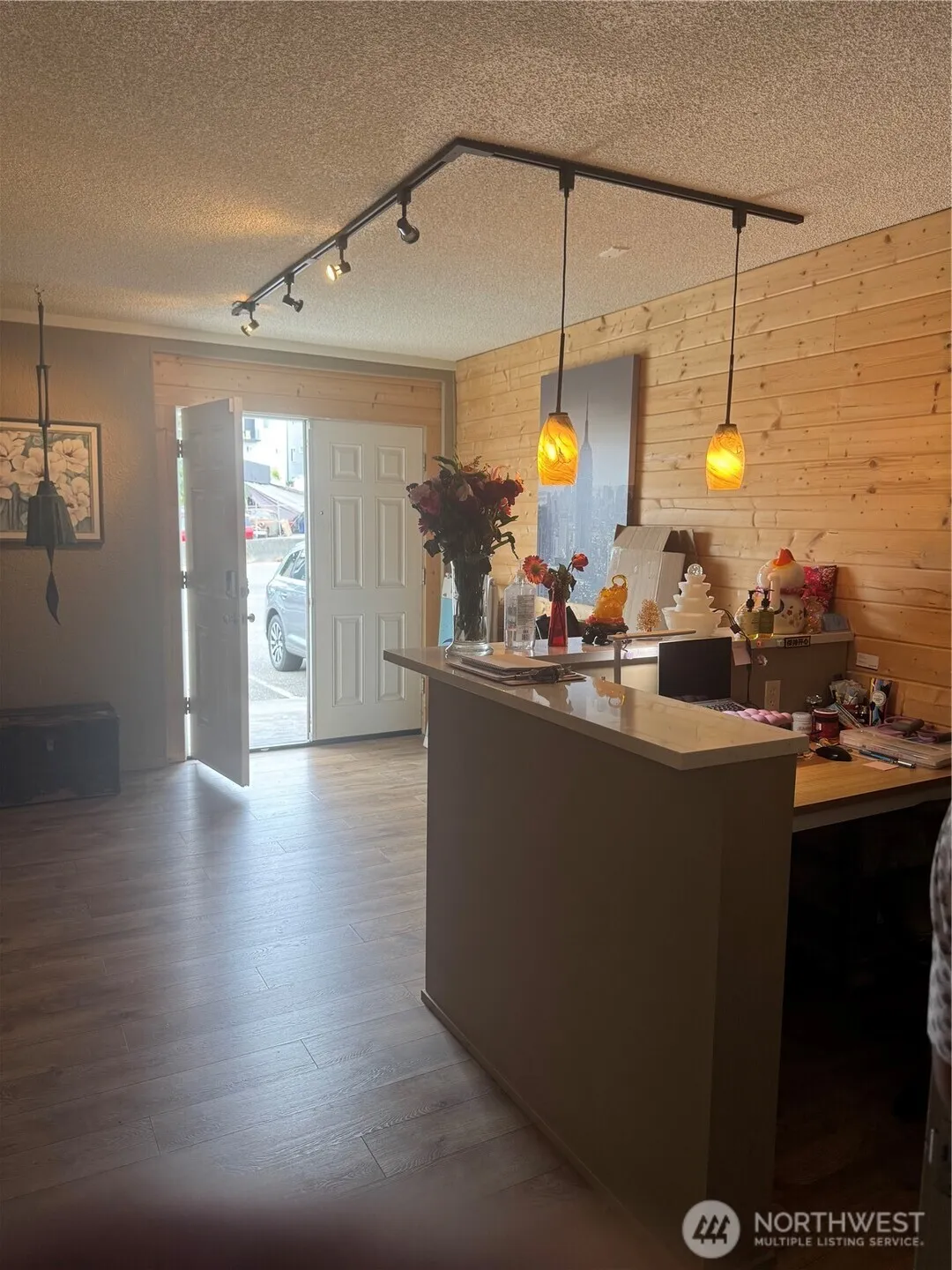 Property photo for 4212 Aurora Avenue N, Seattle photo 5