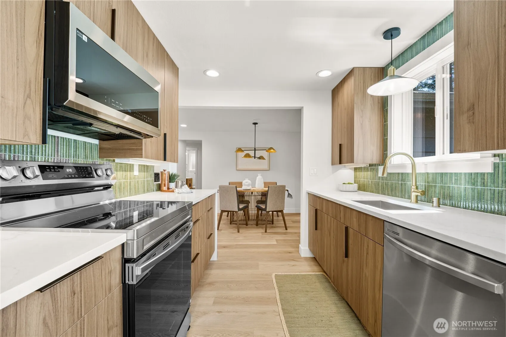 Property photo for 515 Ne 123rd Street, Seattle photo 3