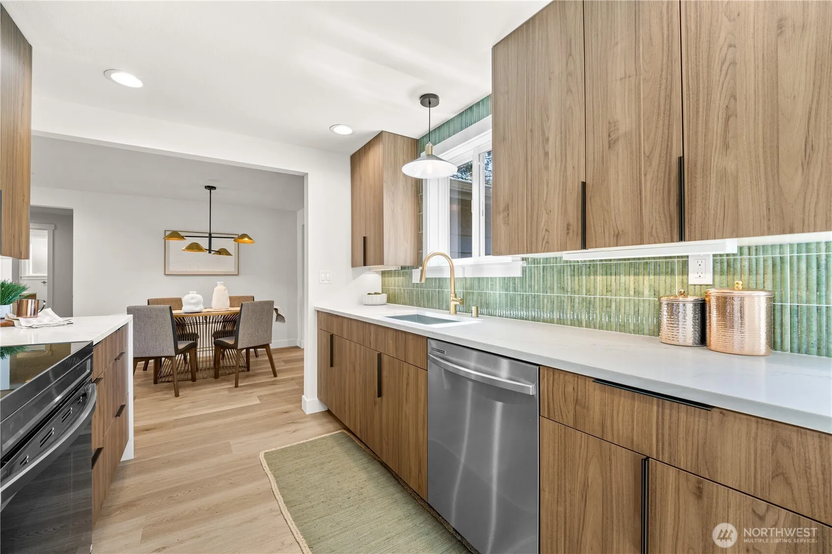 Property photo for 515 Ne 123rd Street, Seattle photo 4