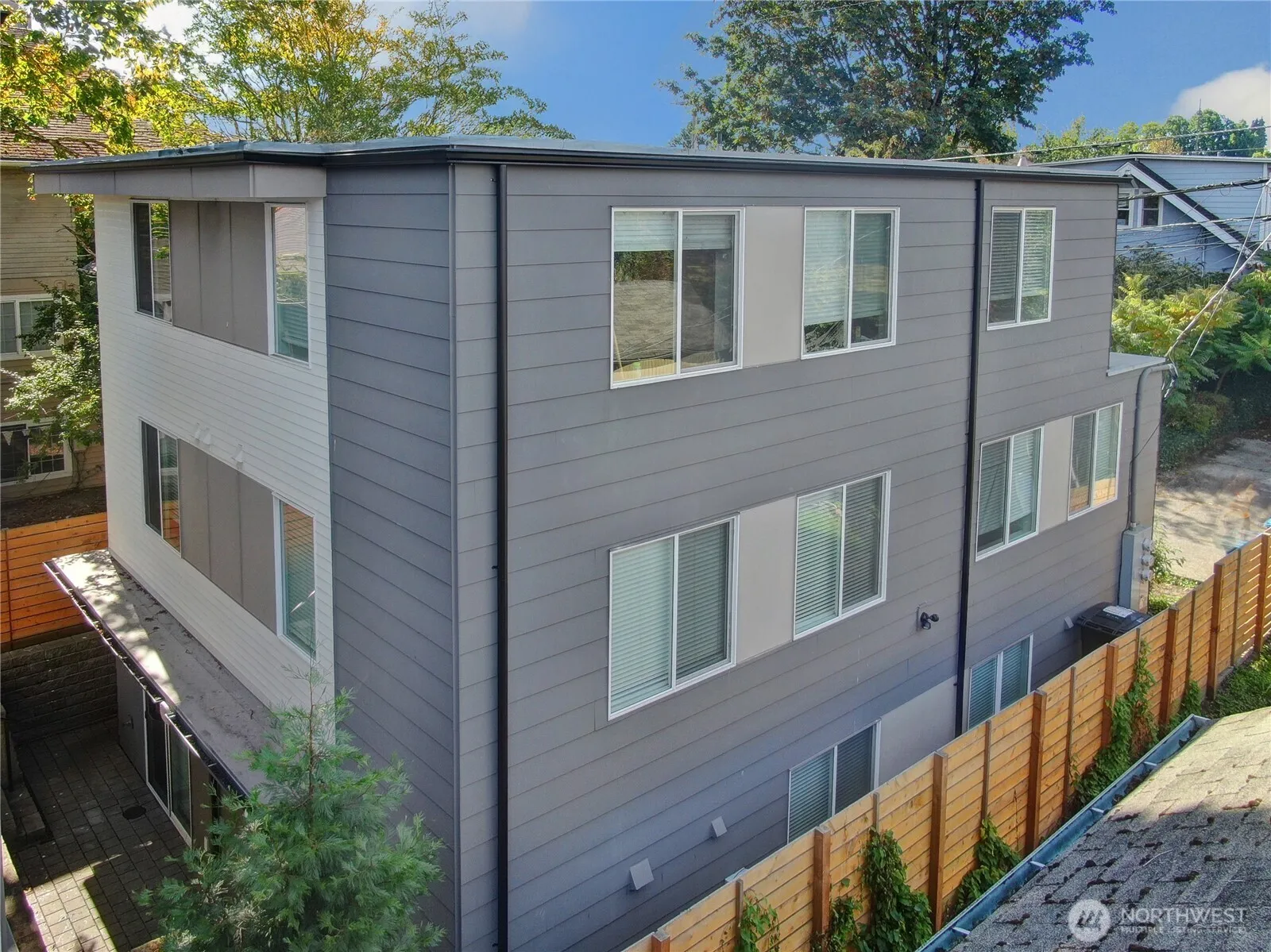 4709 B 8th Avenue Ne, Seattle