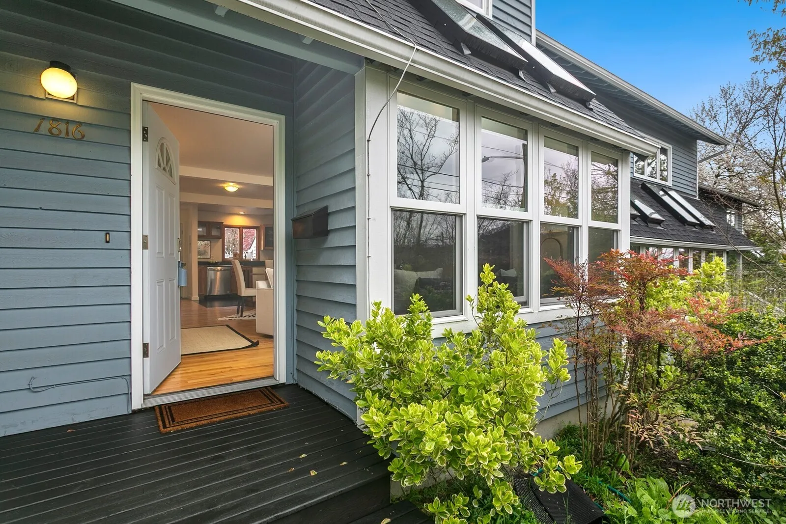 Property photo for 1816 East Jefferson Street #b, Seattle photo 3