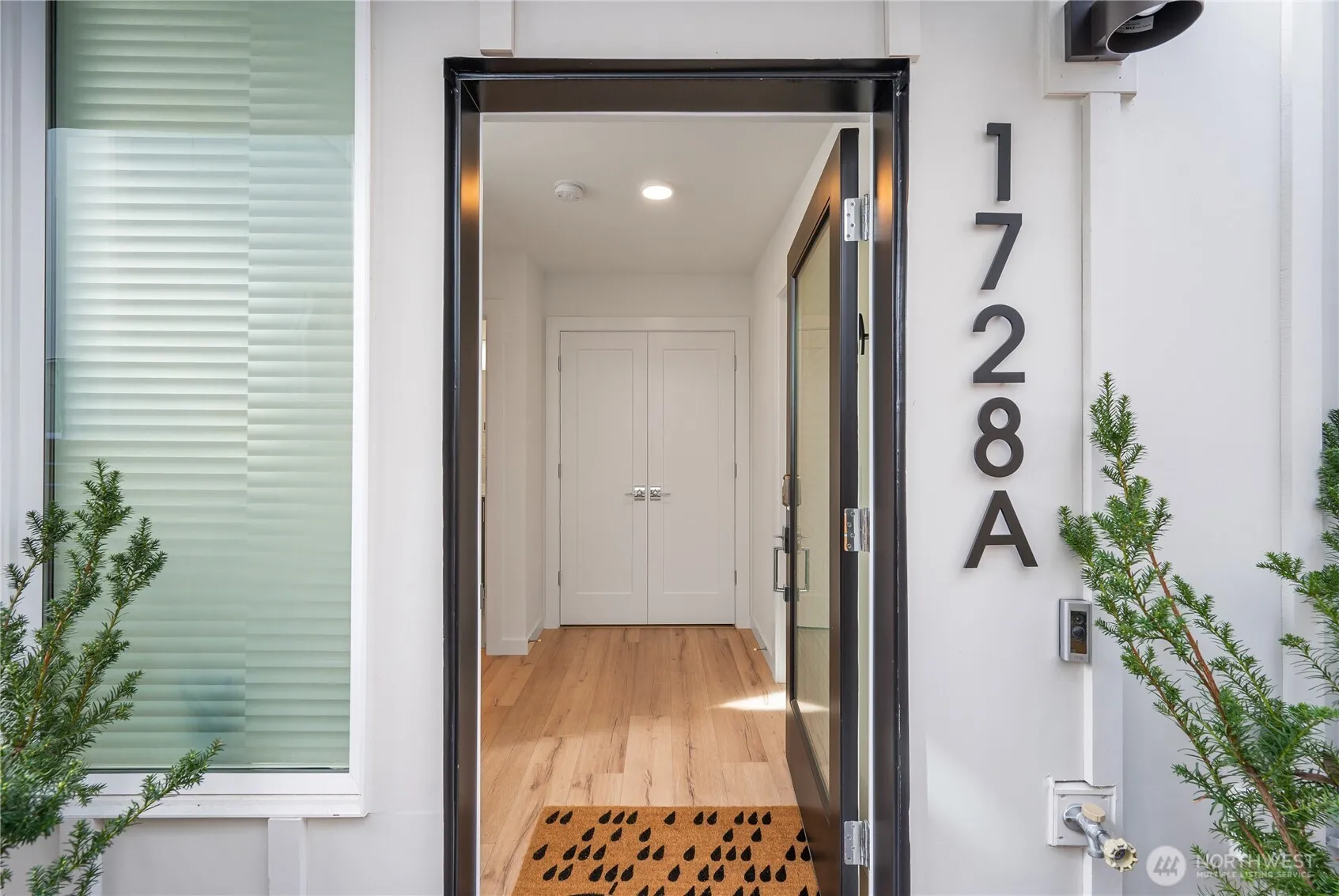 Property photo for 1728 11th Avenue #a, Seattle photo 3