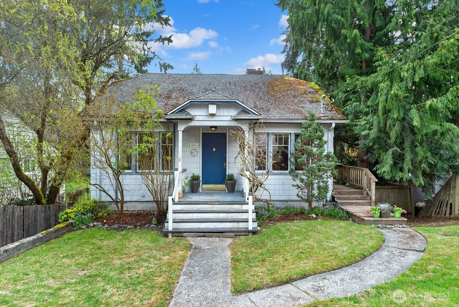 Property photo for 14014 Palatine Avenue N, Seattle, WA 98133