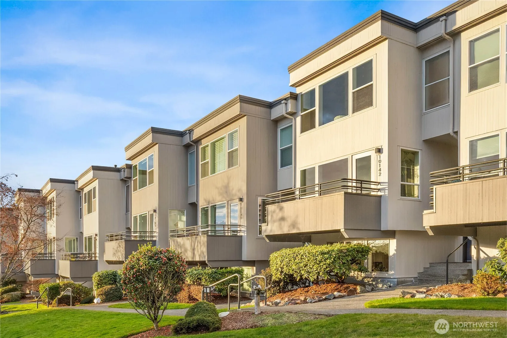 Property photo for 10142 Ne 63rd Street, Kirkland, WA 98033