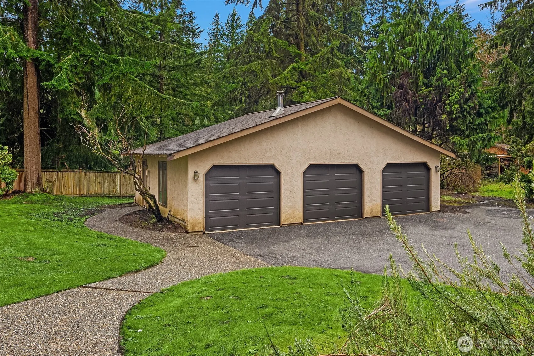 Property photo for 22223 Ne 82nd Place, Redmond photo 3
