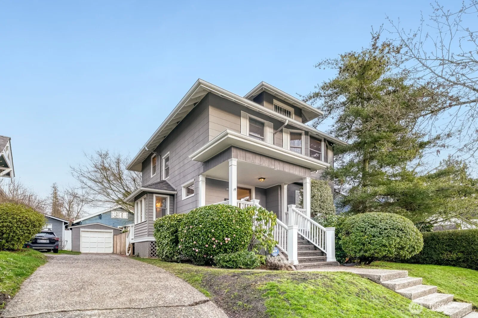 Property photo for 2830 33rd Avenue S, Seattle photo 2