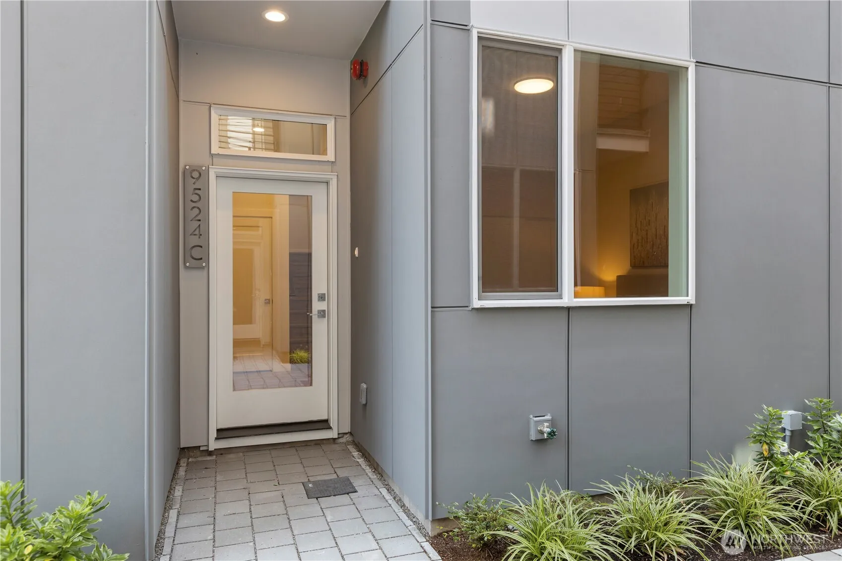 Property photo for 9518 Interlake Avenue N, Seattle photo 5