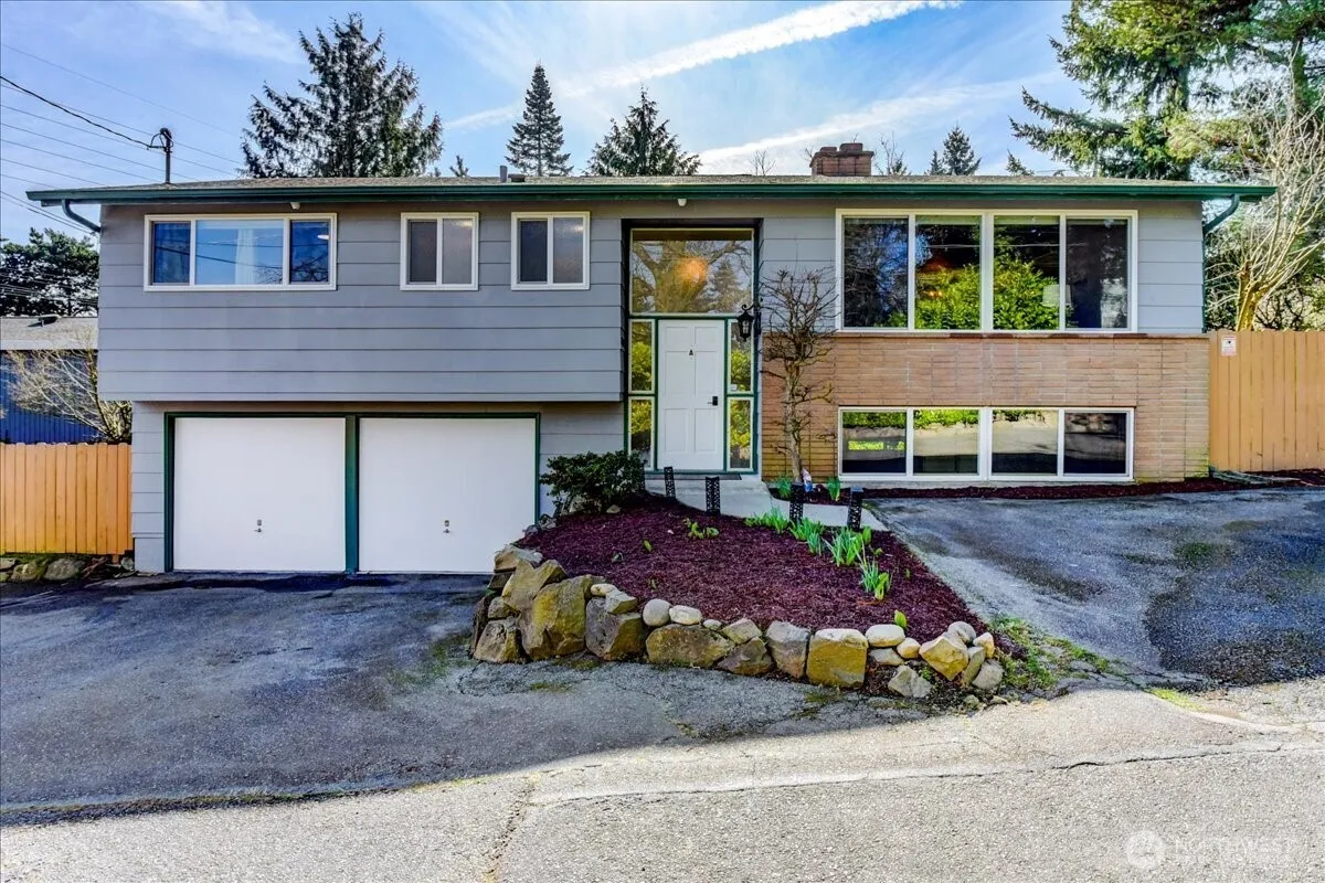 11242 A Fremont Avenue N, Seattle