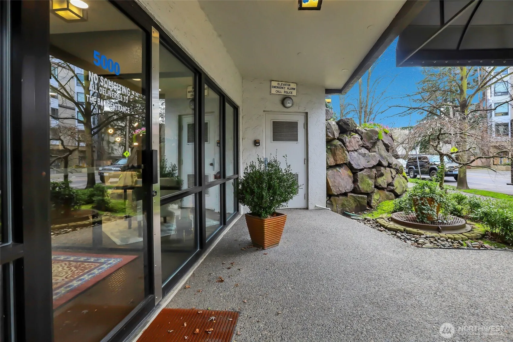 Property photo for 5000 California Avenue Sw #406, Seattle photo 2