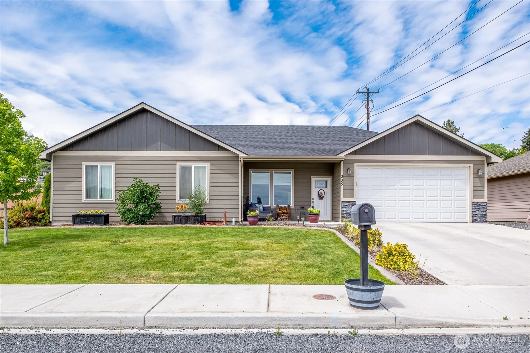 Property photo for 335 Canal Drive, Ephrata