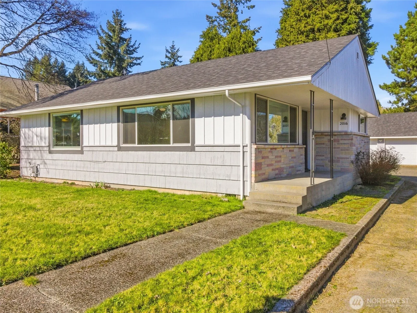 Property photo for 2016 Dickinson Avenue Nw, Olympia