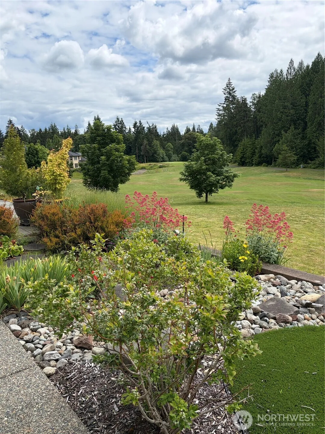Property photo for 23915 Ne Adiar Road, Redmond photo 2
