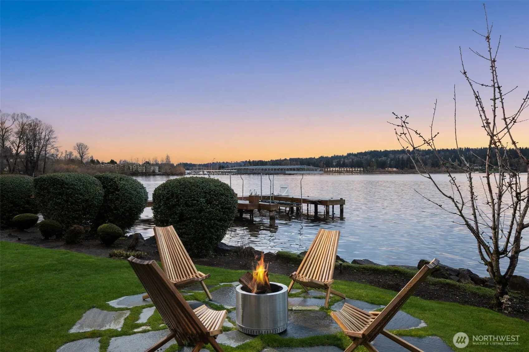 Property photo for 17765 Beach Drive Ne, Lake Forest Park photo 2