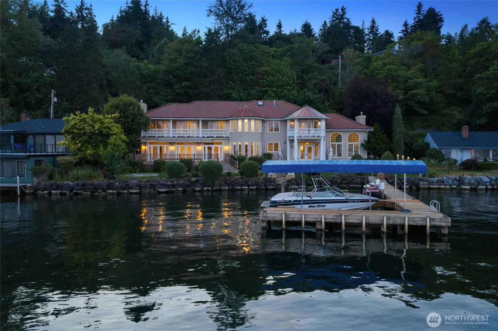 Property photo for 17765 Beach Drive Ne, Lake Forest Park photo 4