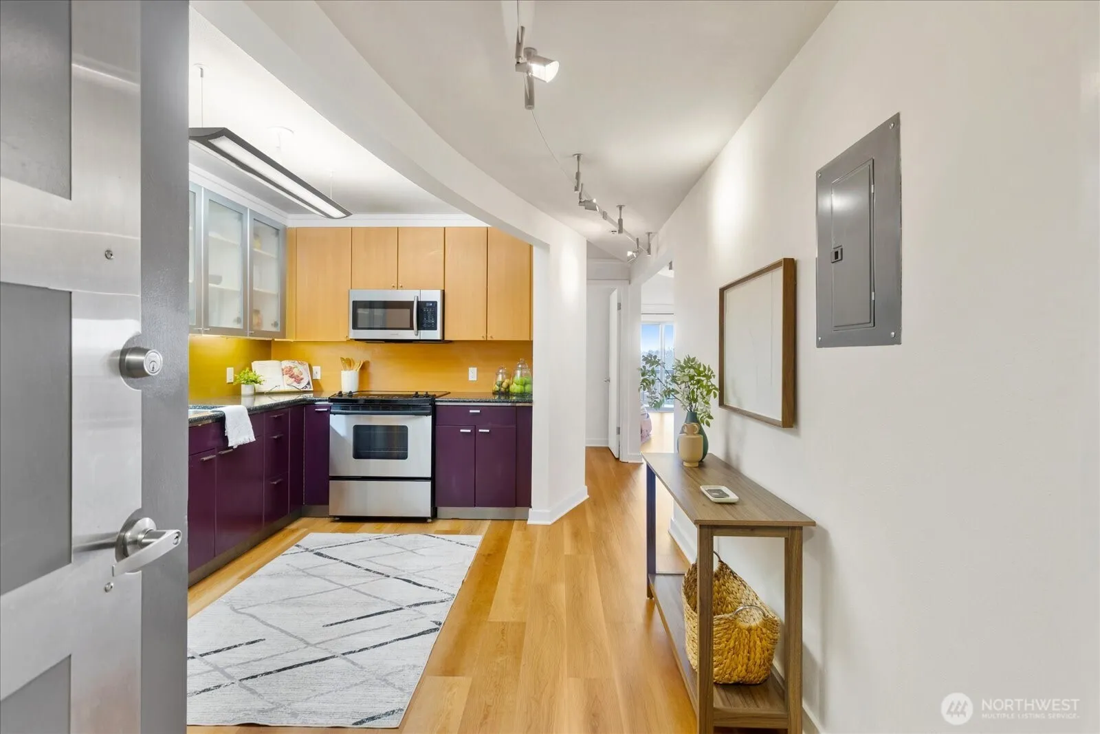 Property photo for 732 11th Avenue E #404, Seattle photo 2
