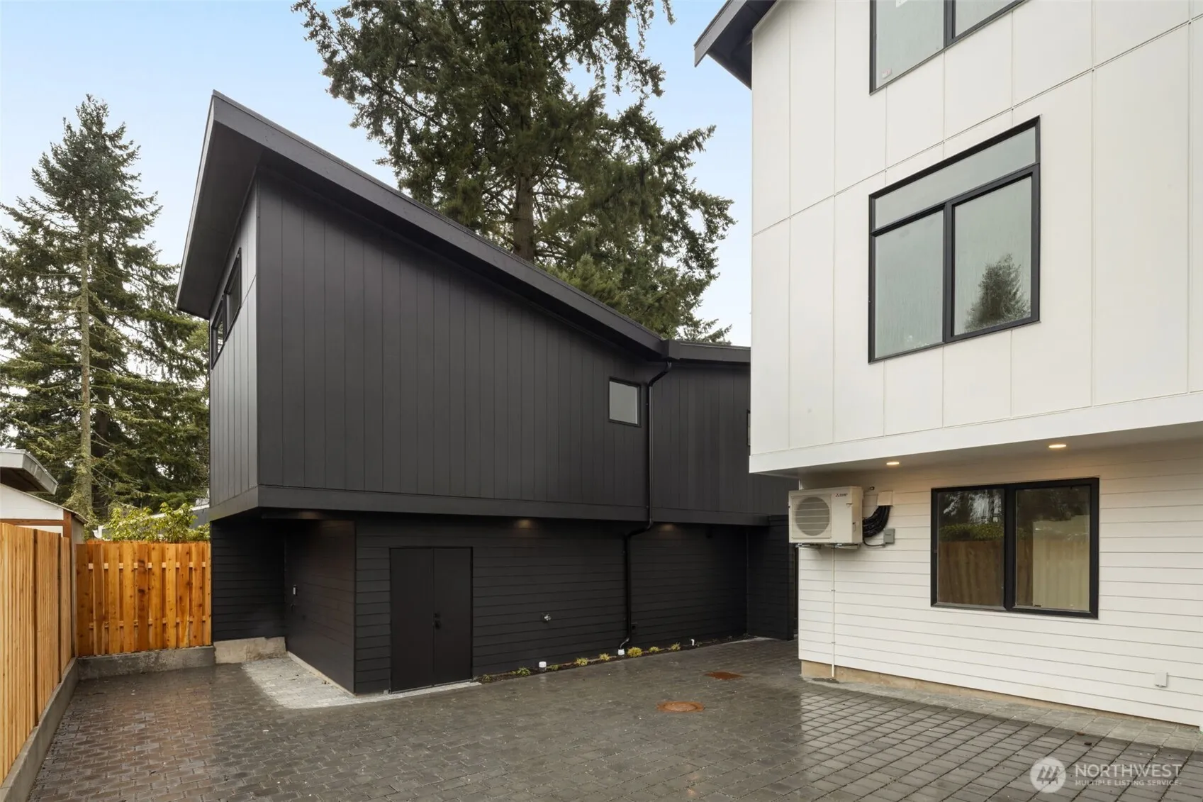 Property photo for 14035 Densmore Avenue N, Seattle photo 2
