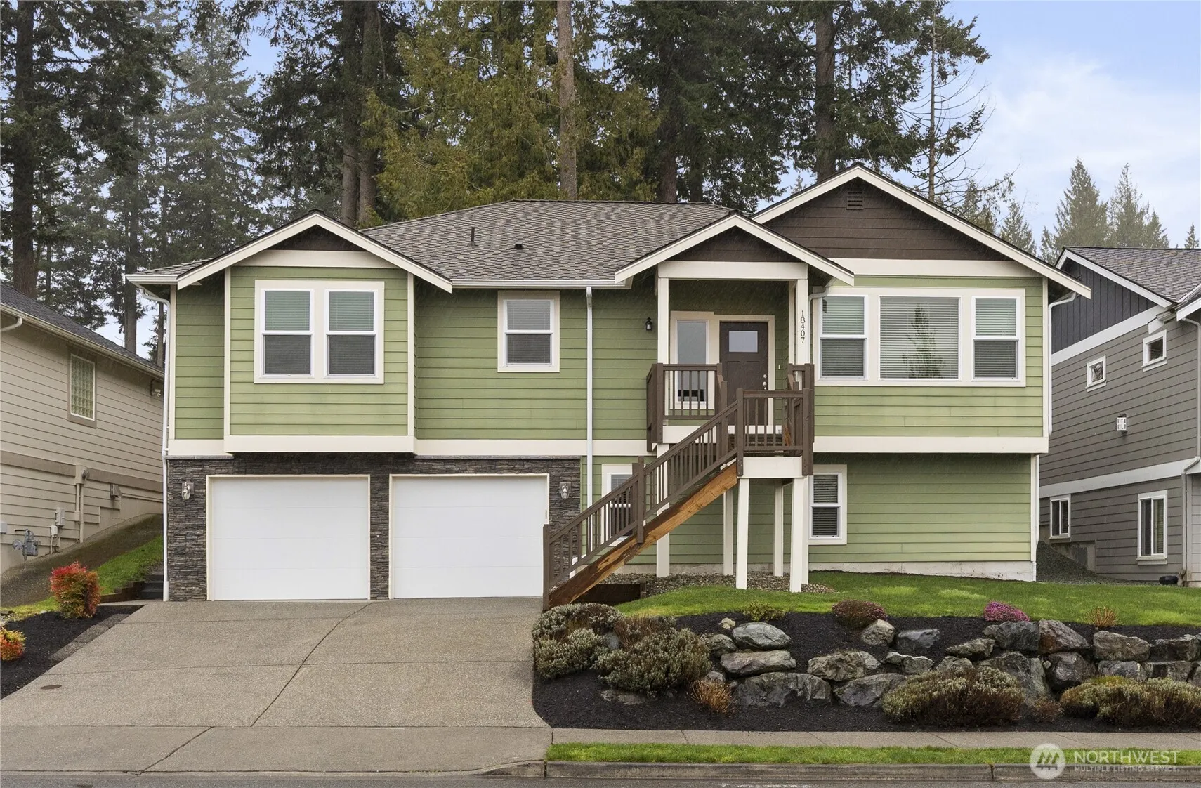 Property photo for 18407 Hawksview Drive, Arlington photo 2