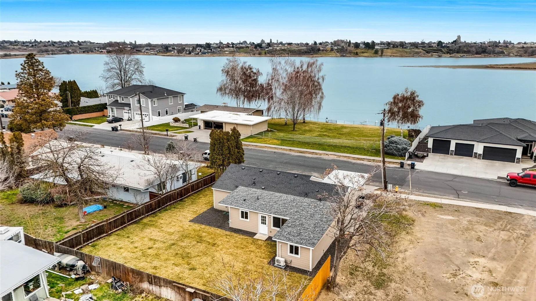 Property photo for 3120 W Lakeside Drive, Moses Lake photo 2