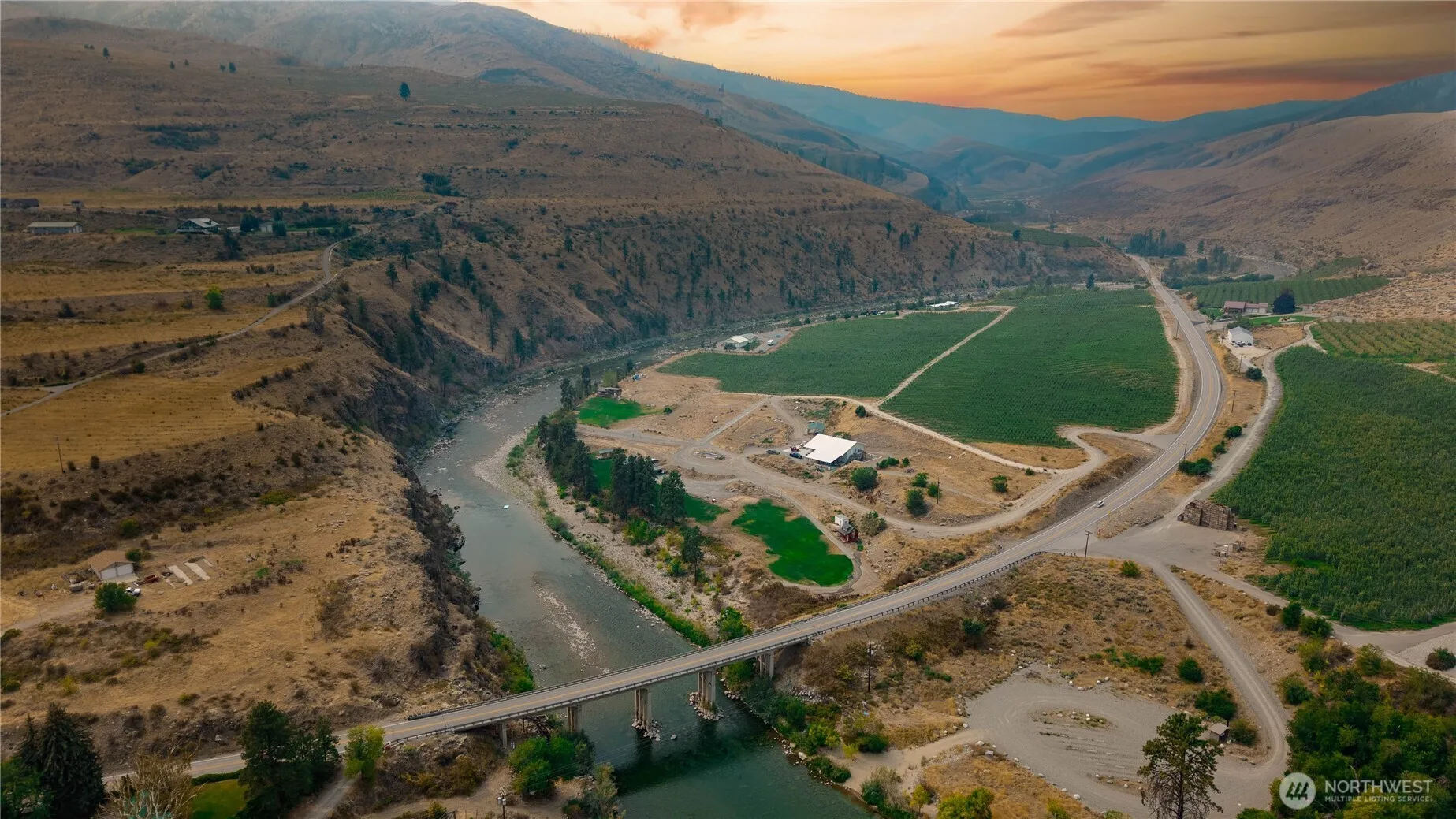 Property photo for 385 Highway 153, Pateros