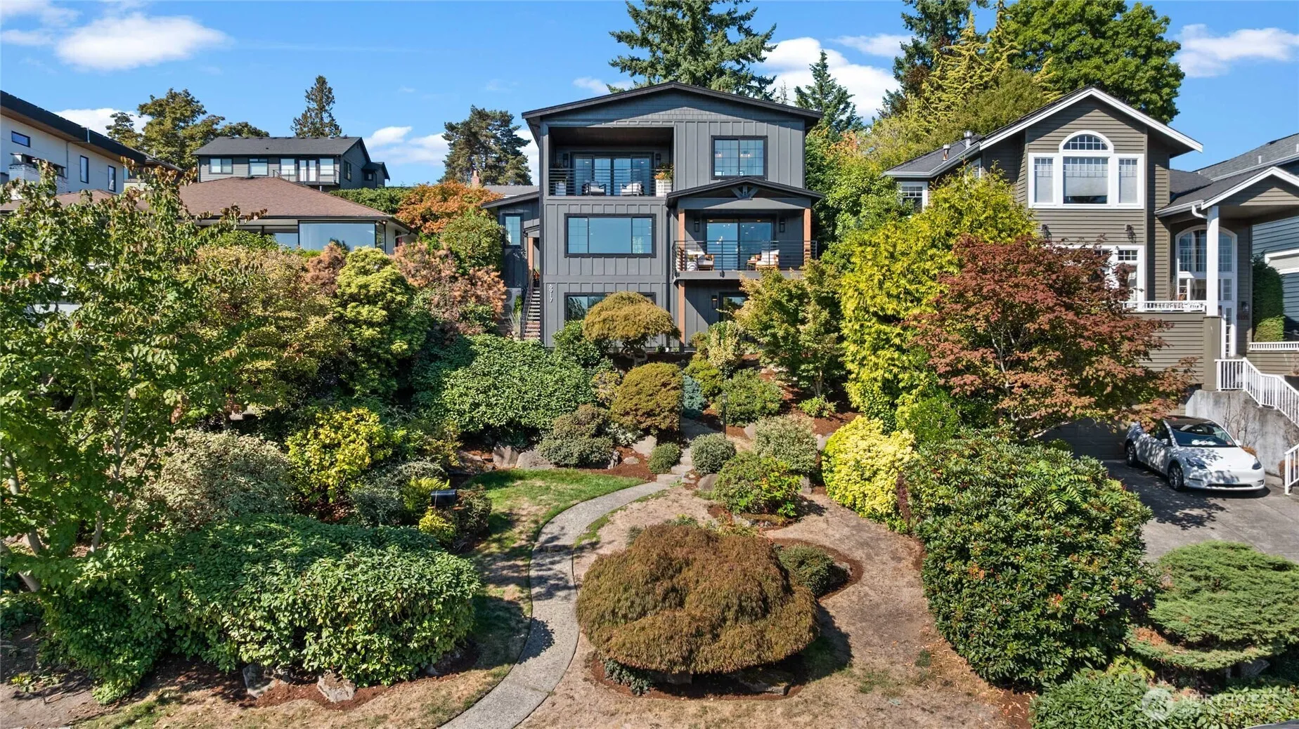 Property photo for 6917 57th Avenue Ne, Seattle photo 2
