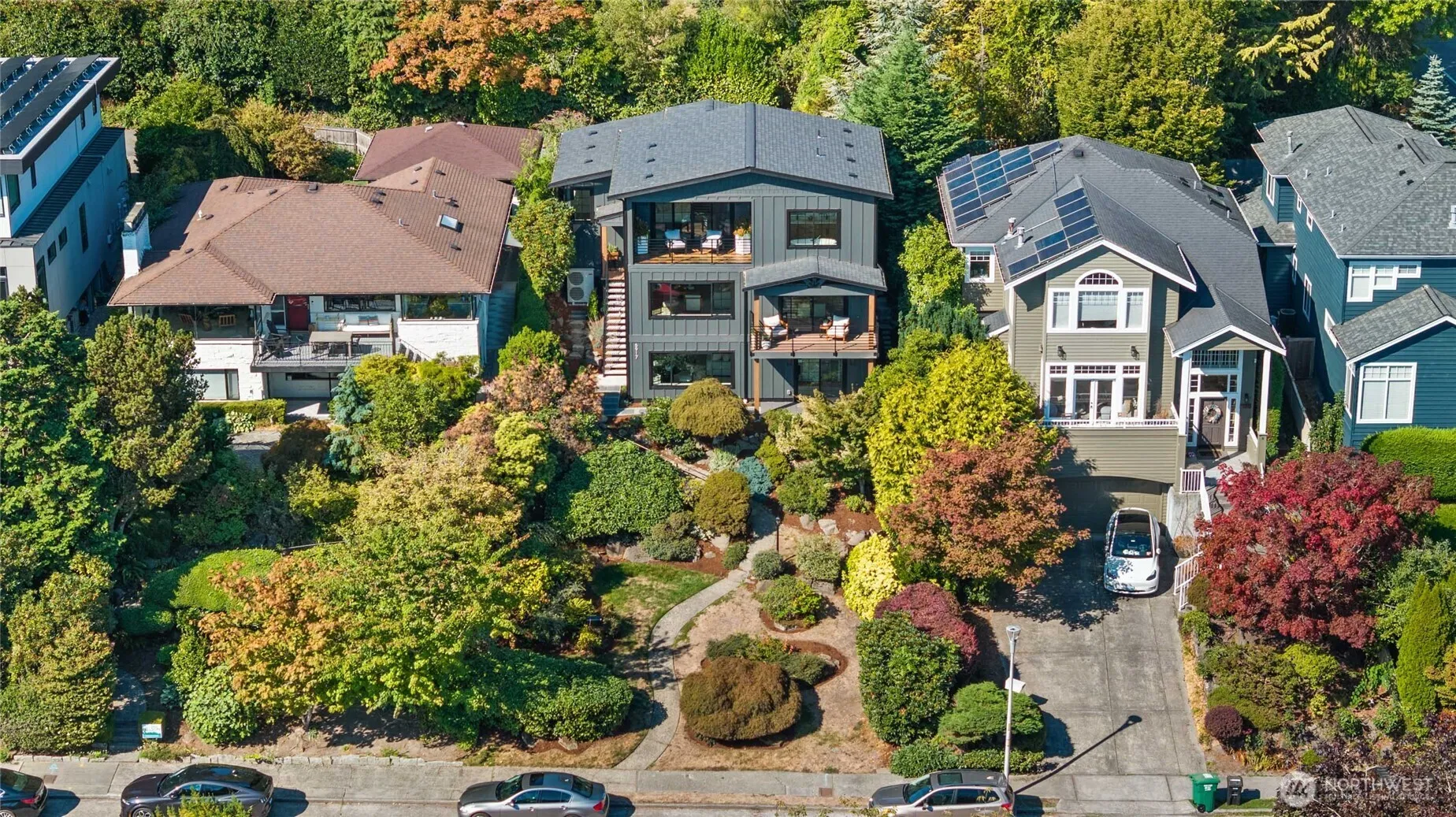Property photo for 6917 57th Avenue Ne, Seattle photo 4