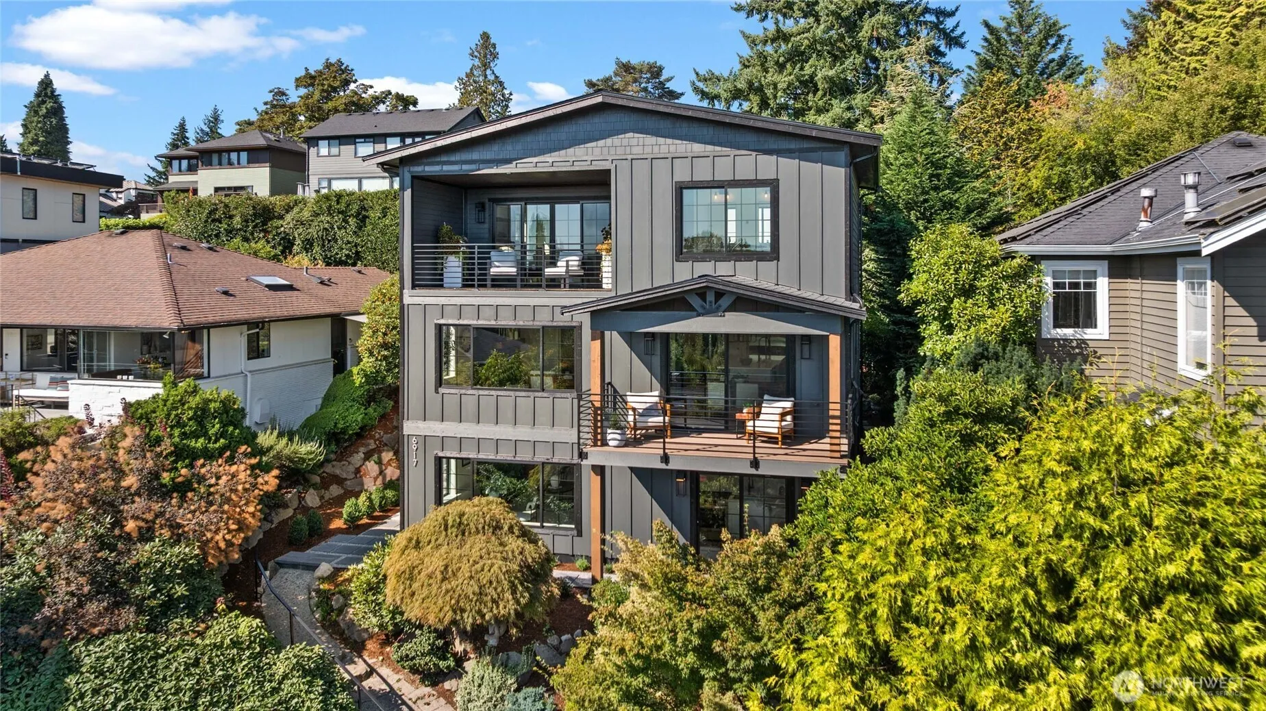 Property photo for 6917 57th Avenue Ne, Seattle photo 3