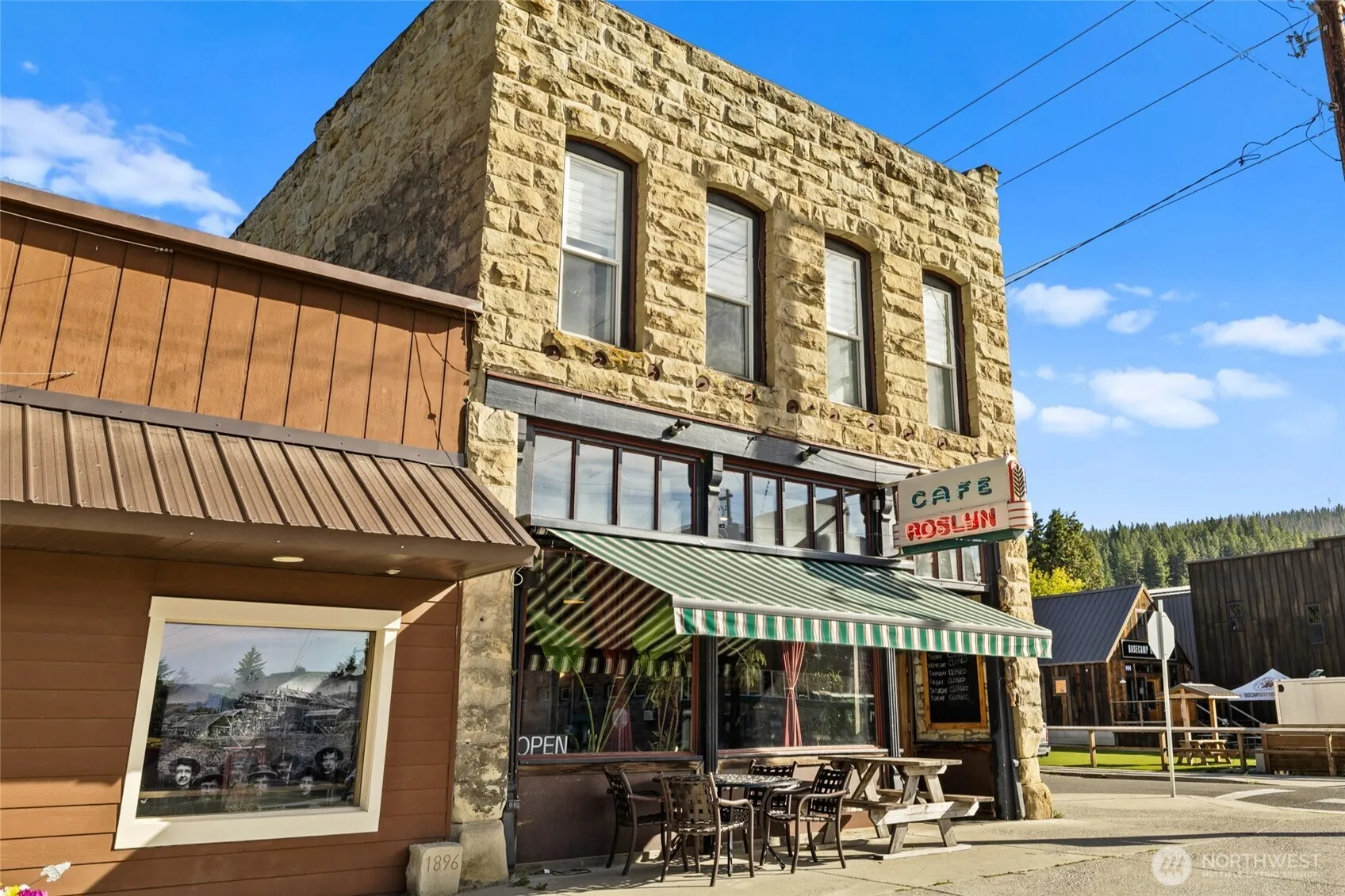 Property photo for 201 W Pennsylvania Avenue, Roslyn photo 5