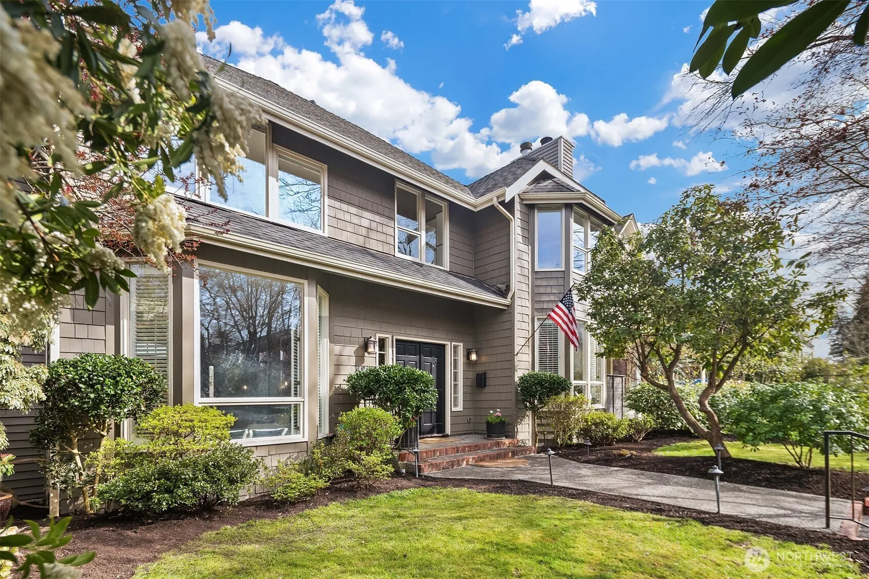 Property photo for 928 17th Avenue E, Seattle photo 2