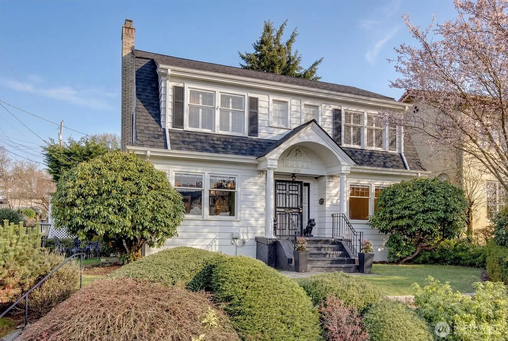 Property photo for 2103 5th Avenue N, Seattle photo 3