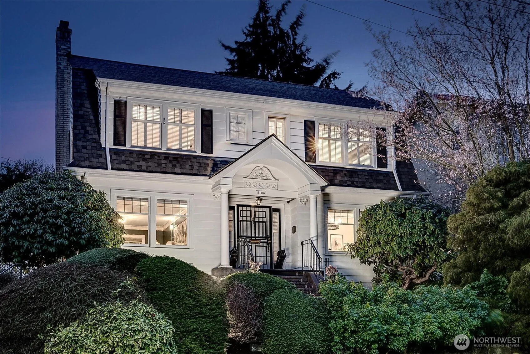 Property photo for 2103 5th Avenue N, Seattle