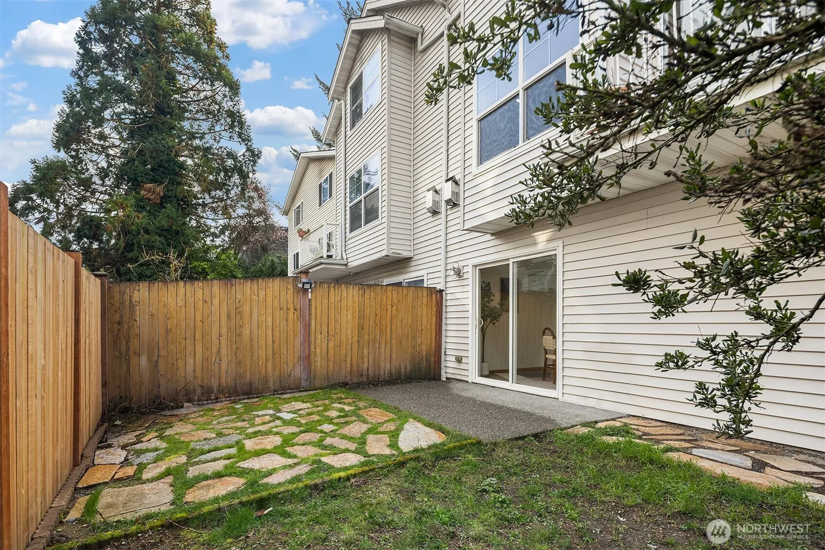 Property photo for 14338 Lenora Place N #b, Seattle photo 2