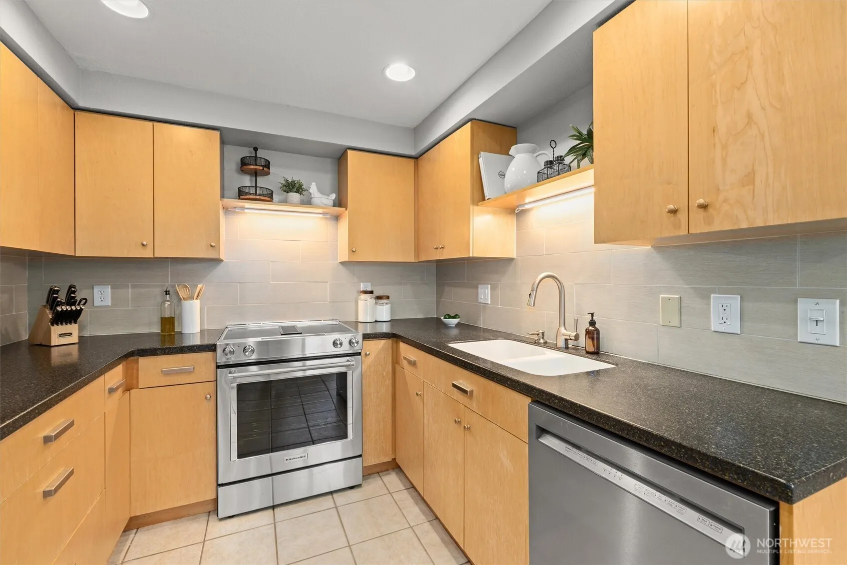 Property photo for 8225 212th Street Sw #304, Edmonds photo 4