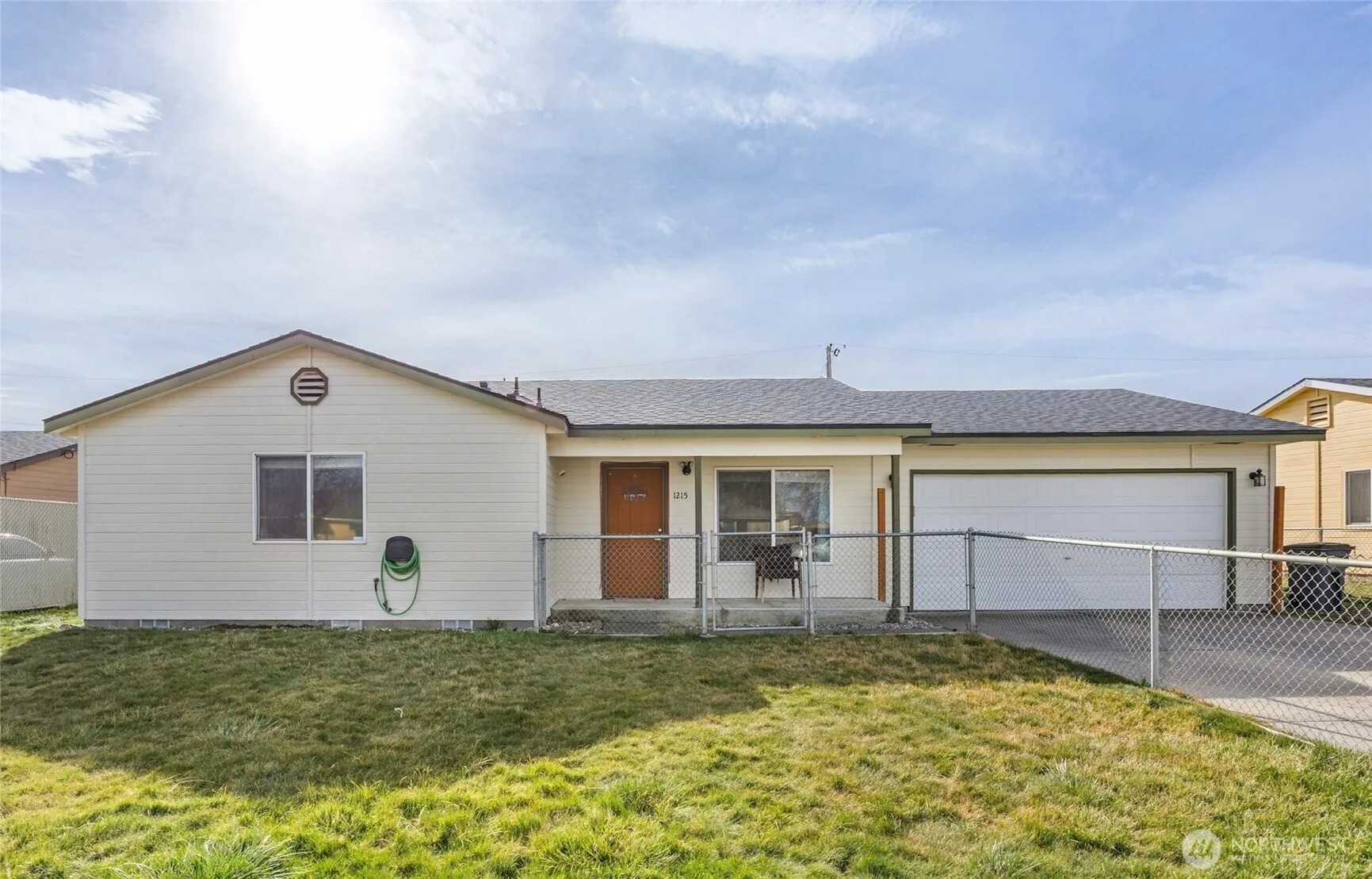 Property photo for 1215 Lowry St, Moses Lake