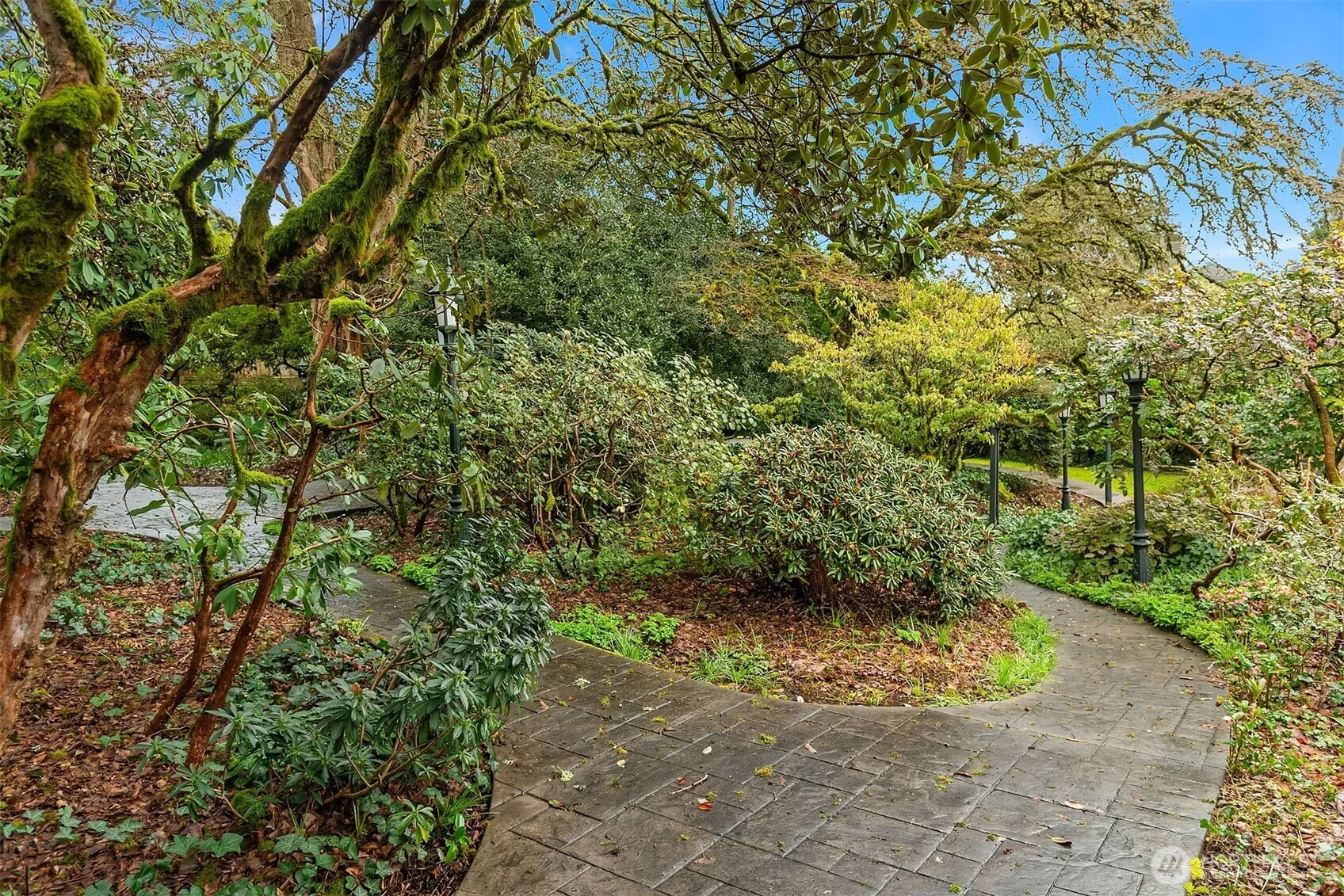 Property photo for 1118000701 Broadmoor Drive E, Seattle photo 2
