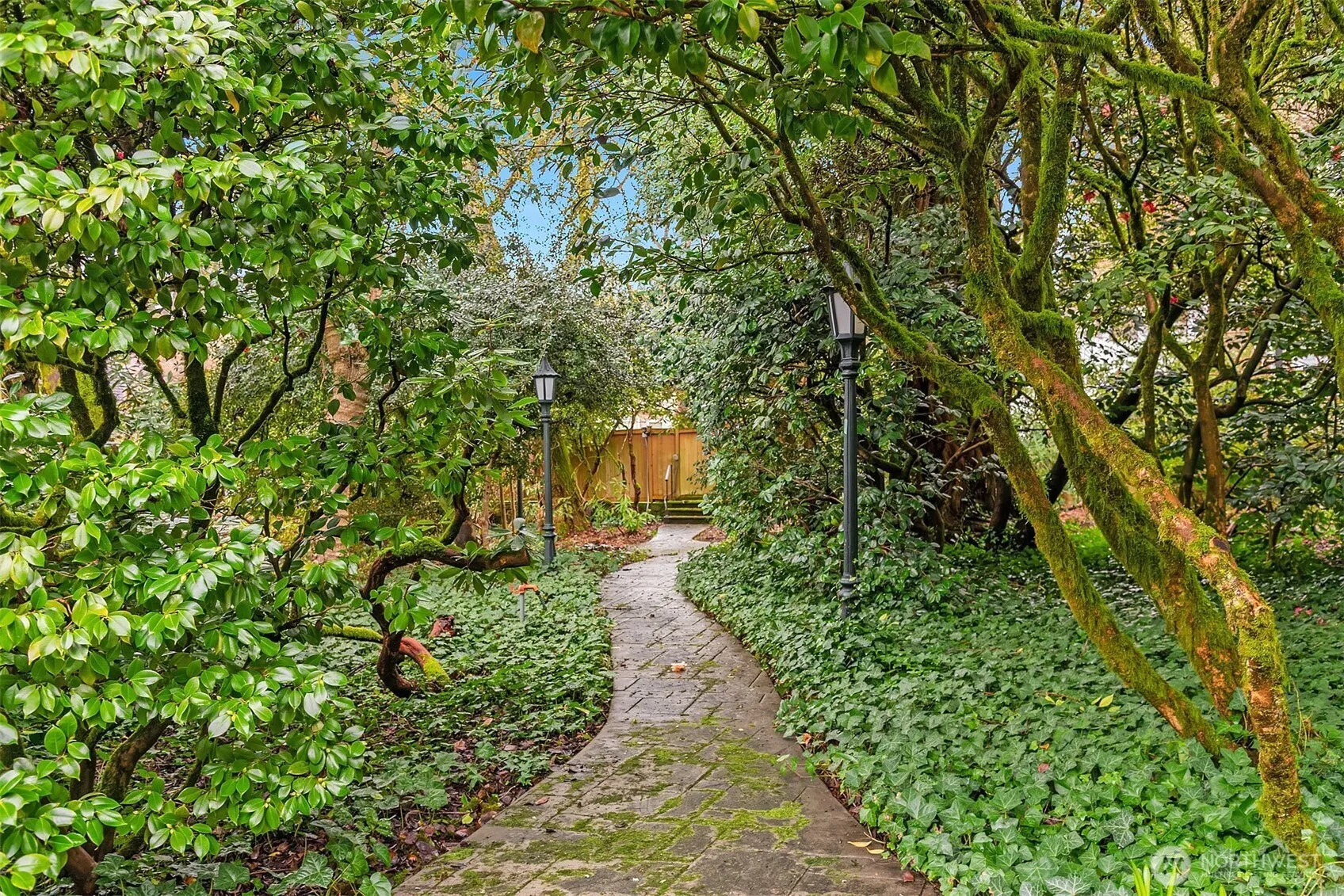 Property photo for 1118000703 Broadmoor Drive E, Seattle photo 3