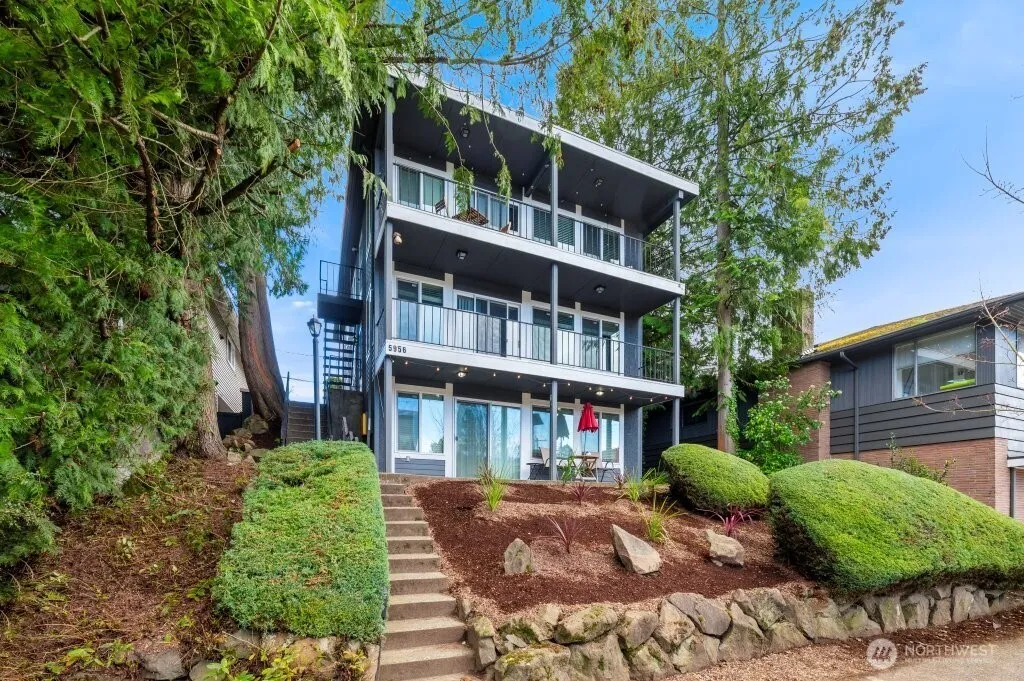 Property photo for 5954 Fauntleroy Way Sw, Seattle