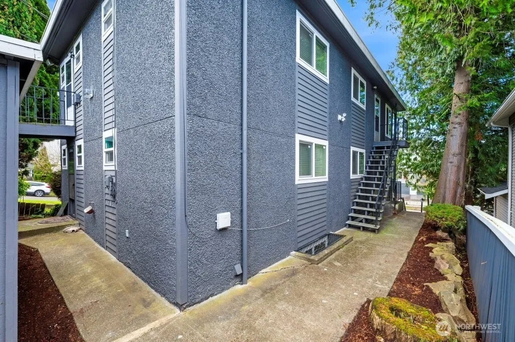 Property photo for 5954 Fauntleroy Way Sw, Seattle photo 3