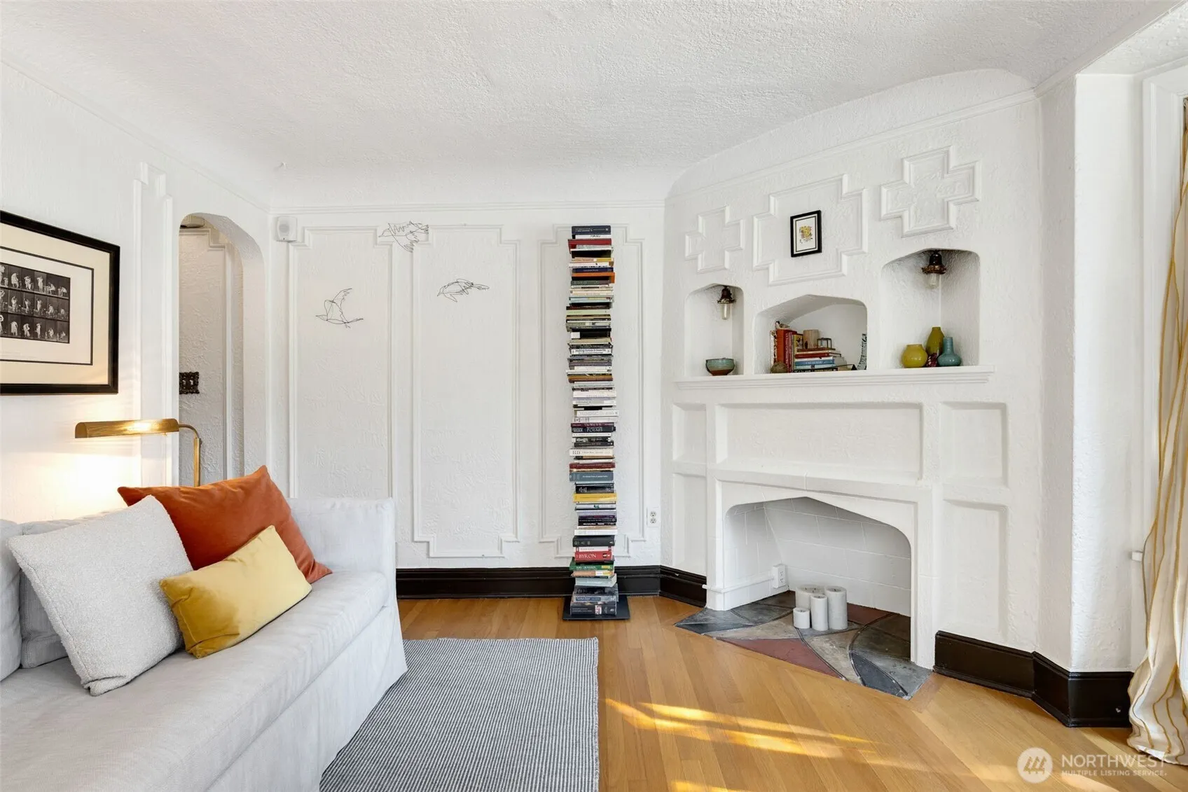 Property photo for 1101 17th Avenue #201, Seattle photo 2