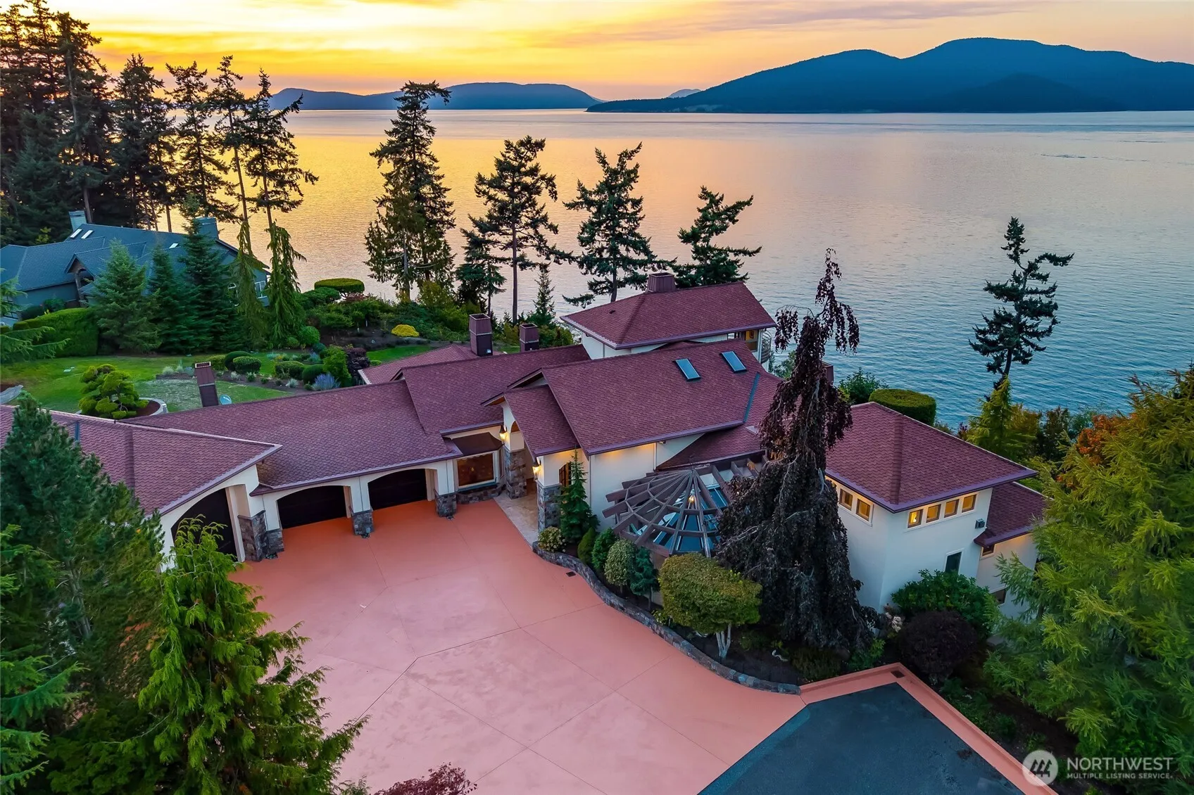 Property photo for 4002 Oakes Avenue, Anacortes
