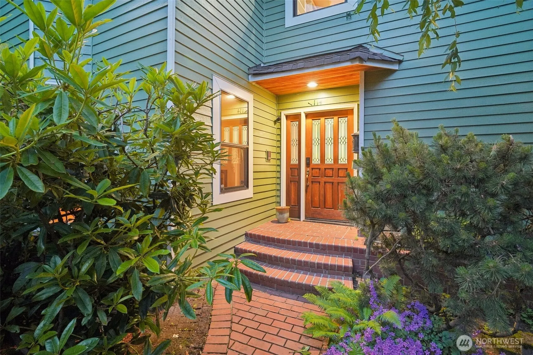 Property photo for 1114 2nd Avenue N, Seattle photo 3