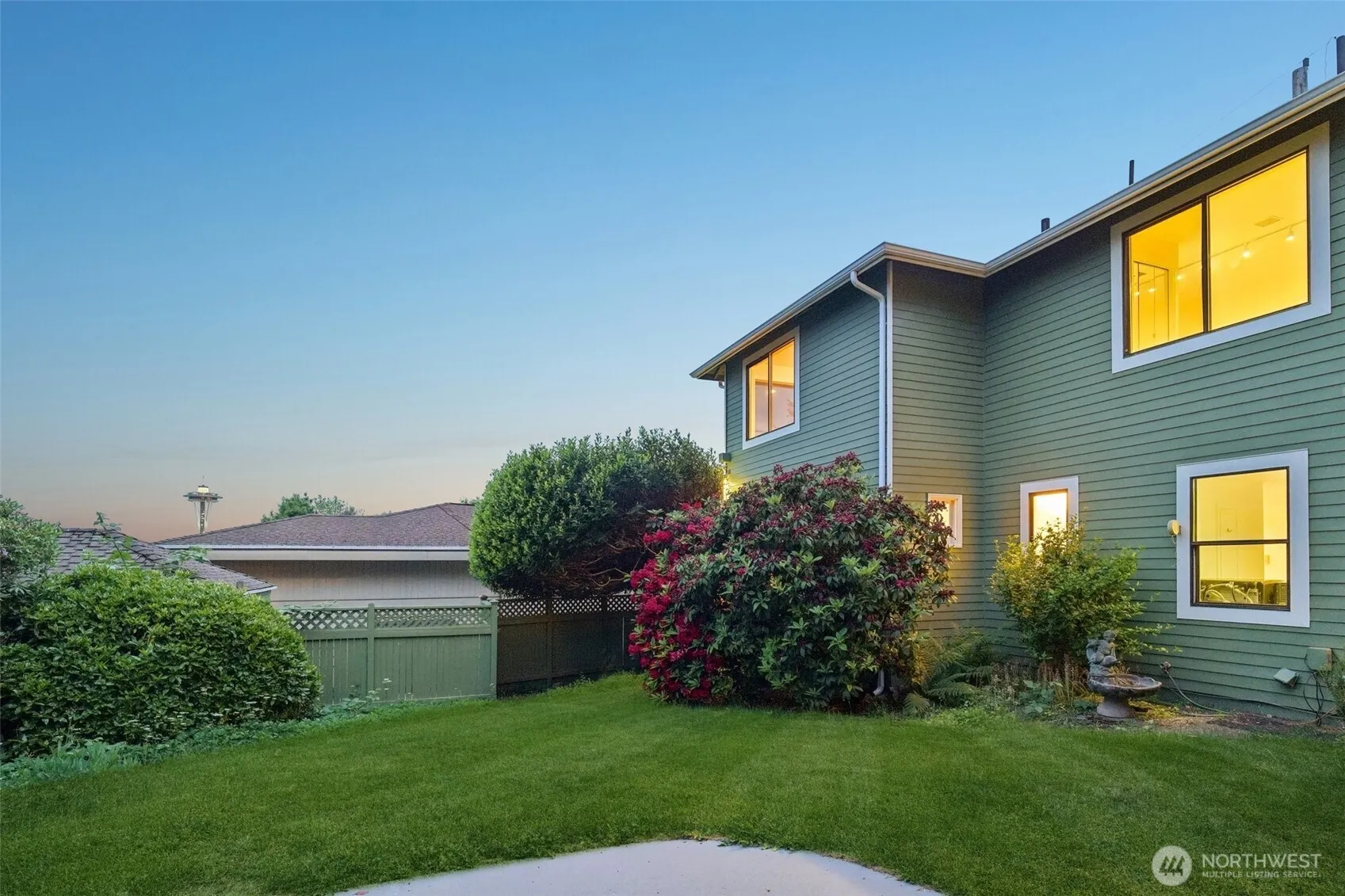 Property photo for 1114 2nd Avenue N, Seattle
