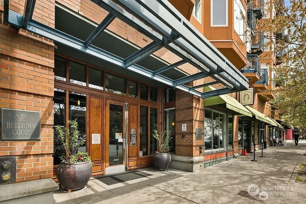 Property photo for 2414 1st Avenue #703, Seattle photo 4