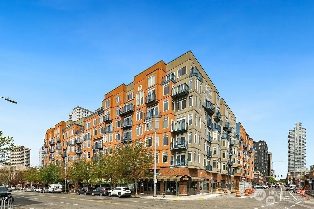 Property photo for 2414 1st Avenue #703, Seattle photo 2
