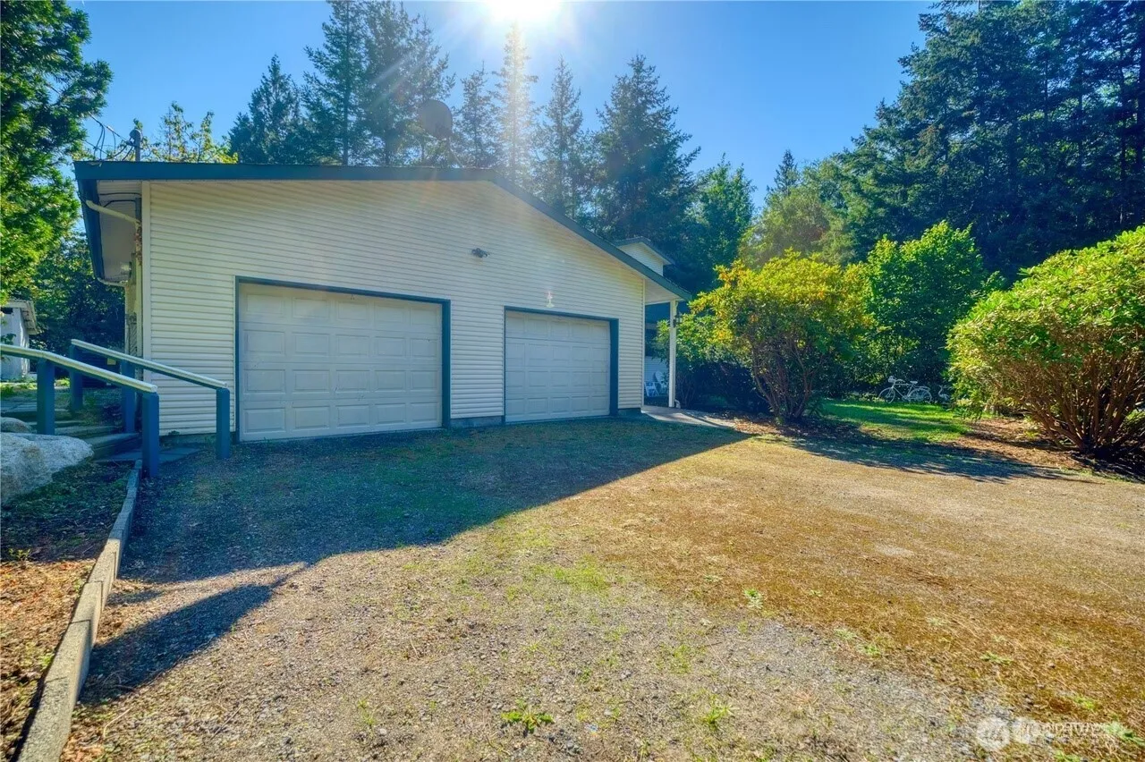 Property photo for 1857 Washington Drive, Point Roberts photo 3
