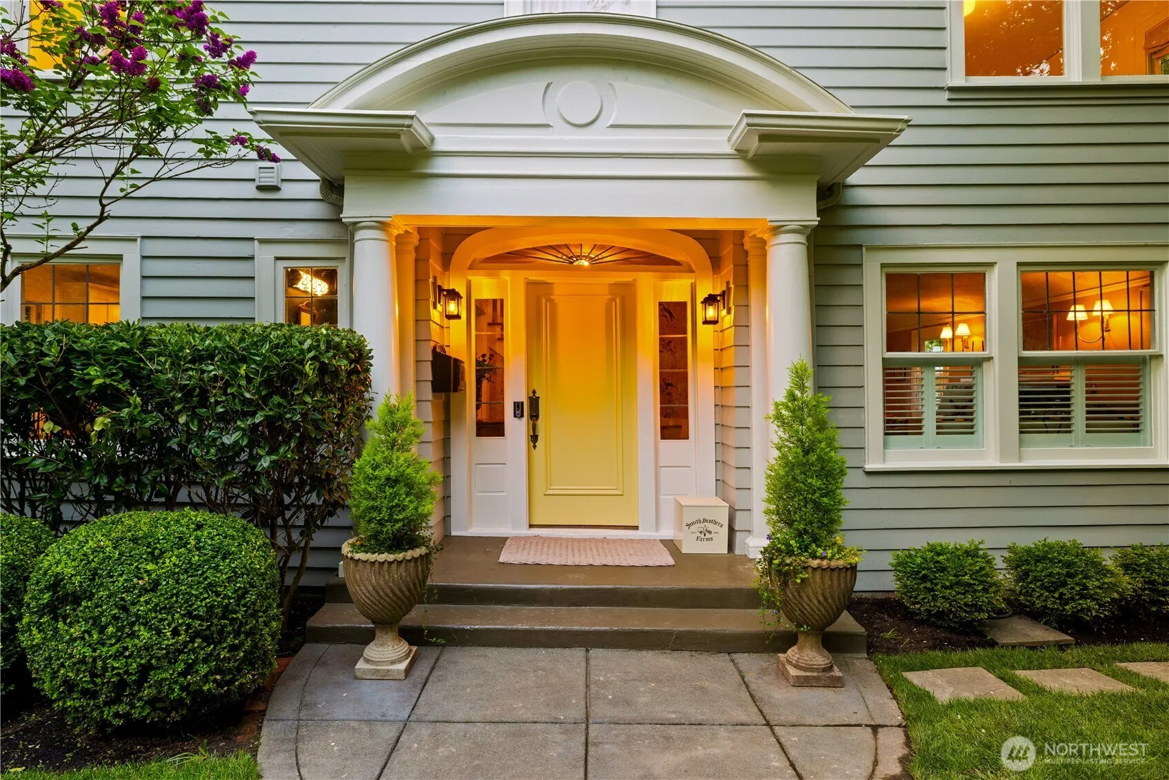 Property photo for 246 Dorffel Drive E, Seattle photo 3